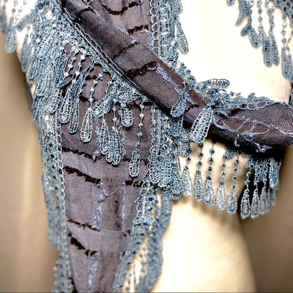 Scarf with blue fringes linen polyester mix - Picture 3 of 9